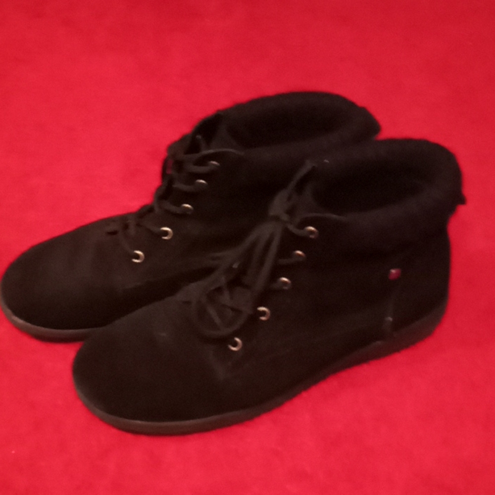 Black ankle boots.